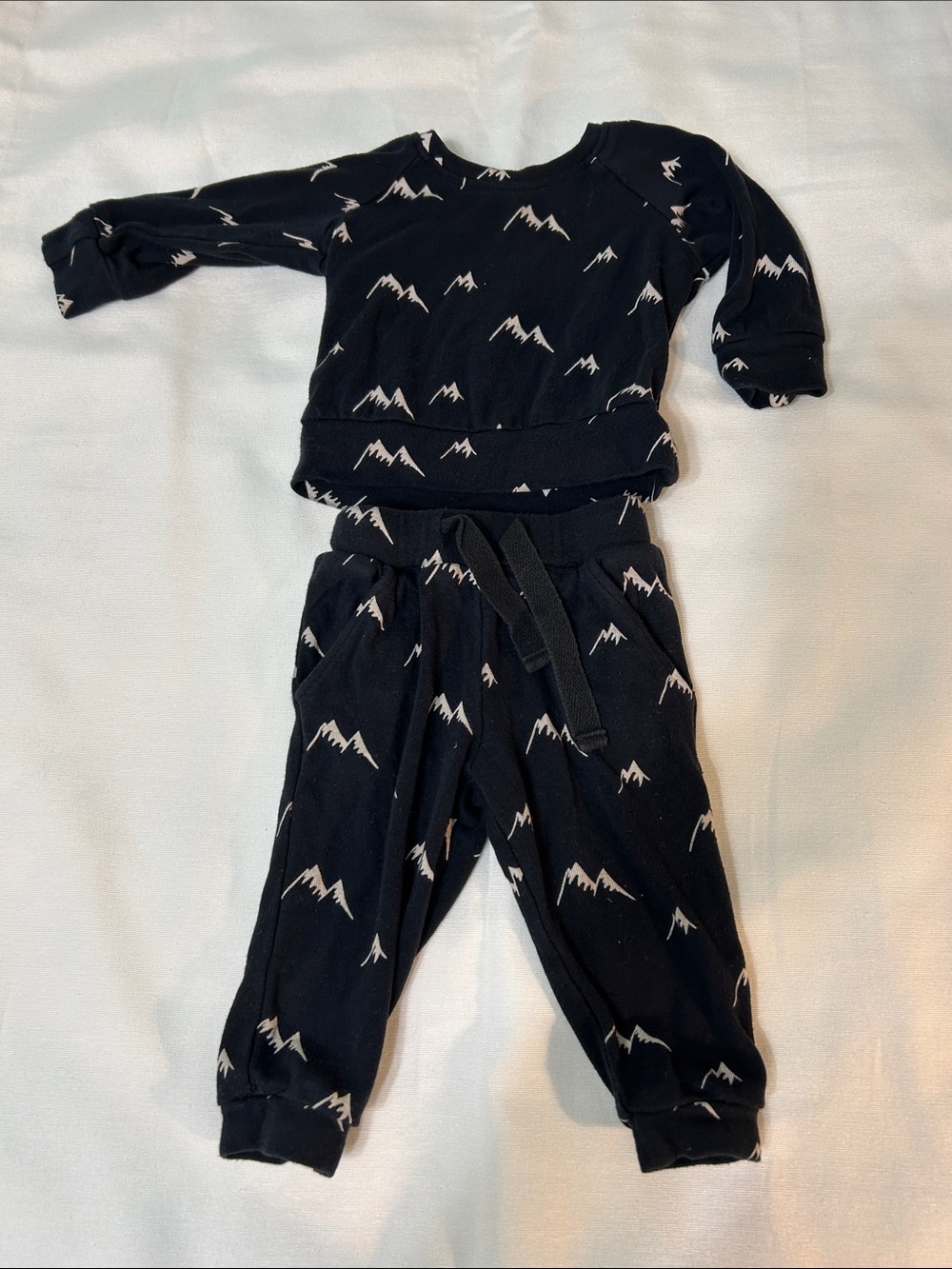 Kyte Baby mountain print jogger set, size 6-12 mo